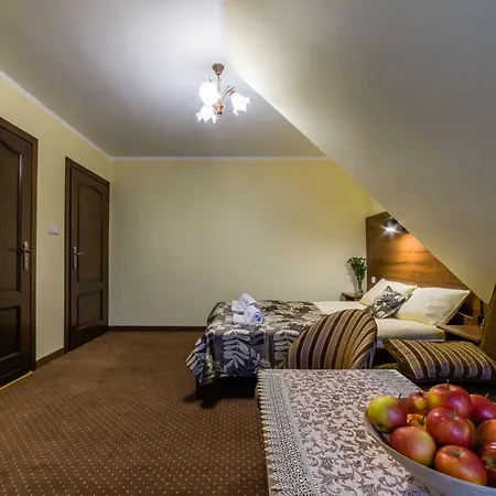 Markowy Dworek Homestay *